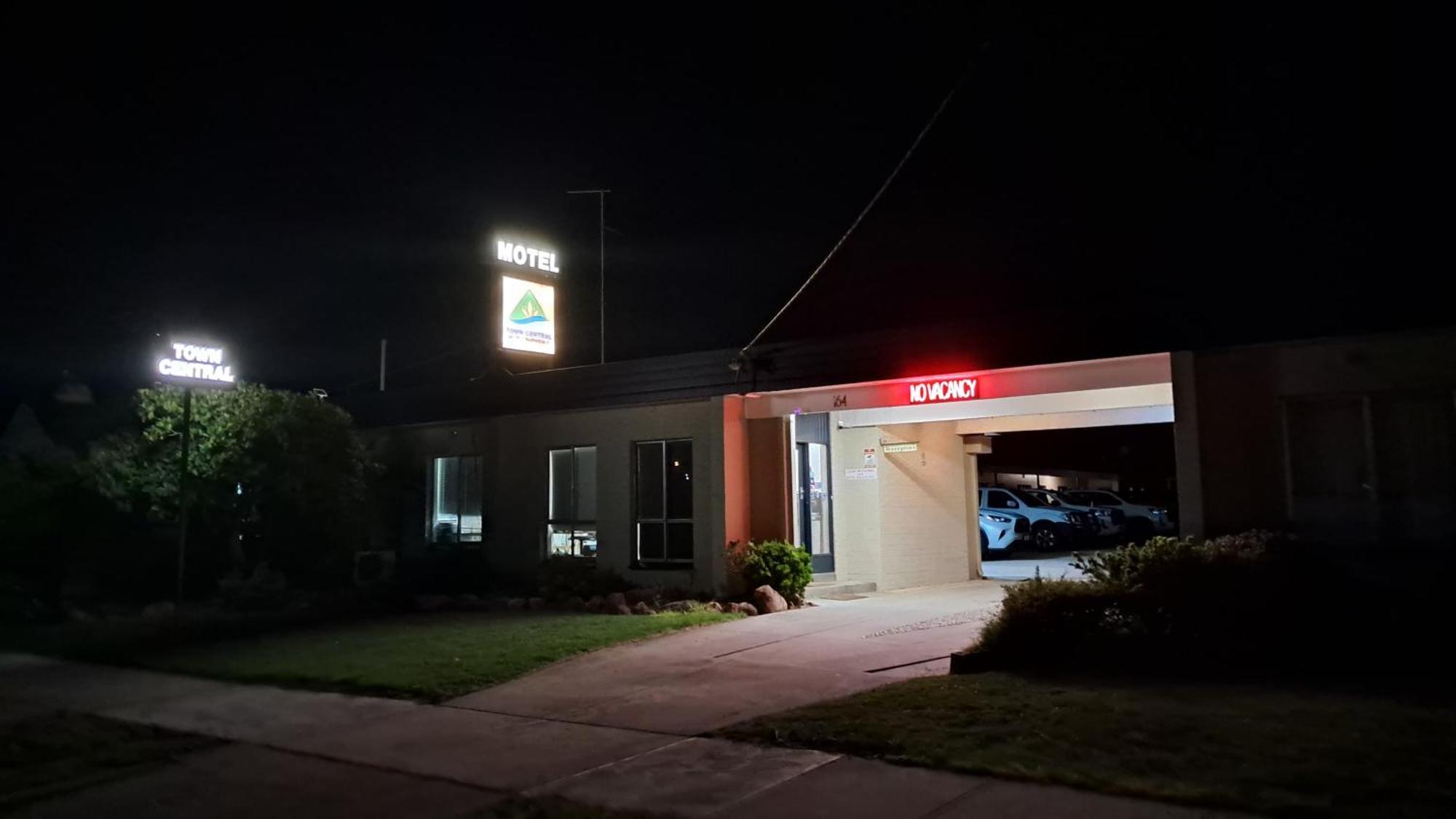 Bairnsdale Town Central Motel Екстер'єр фото