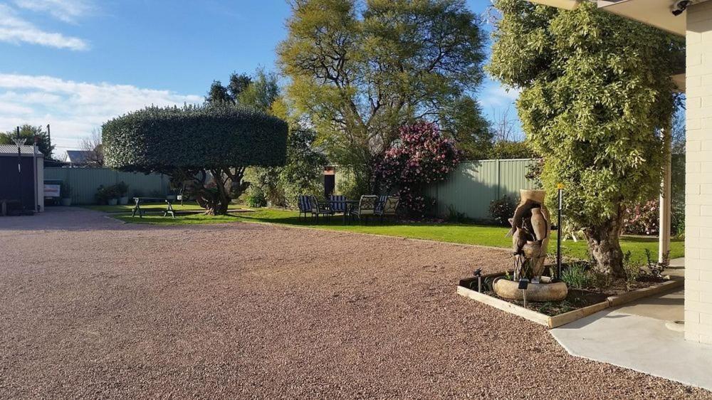 Bairnsdale Town Central Motel Екстер'єр фото